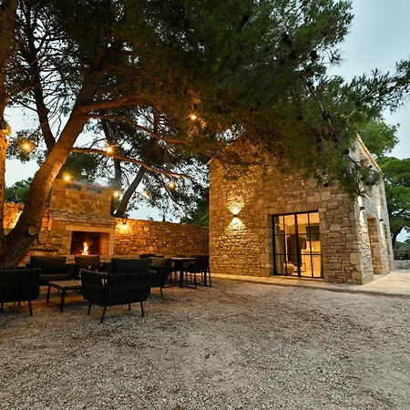Art House *