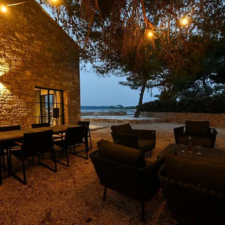 فيلة Art House فيليكي درفينيك