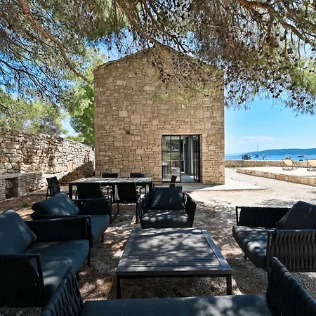 فيلة Art House فيليكي درفينيك